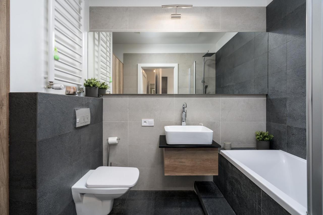 Sleepway Apartments- Garbary 100-46 Poznań Extérieur photo