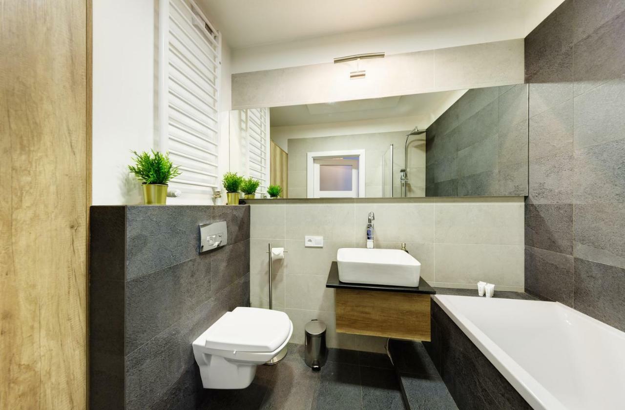 Sleepway Apartments- Garbary 100-46 Poznań Extérieur photo