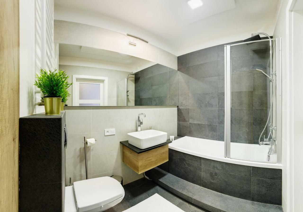 Sleepway Apartments- Garbary 100-46 Poznań Extérieur photo